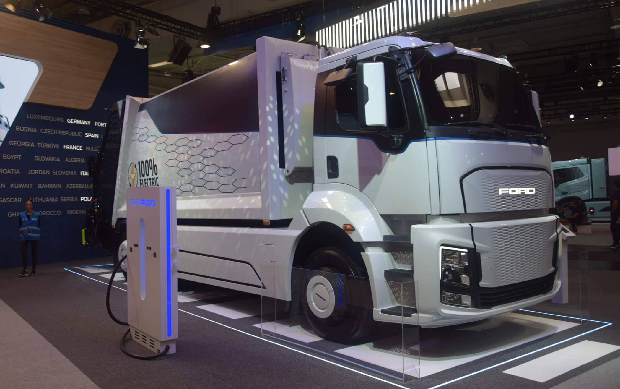 Ford Otosan, Türkiye’nin elektrik dönüşümüne ilklerle damgasını vurmaya devam ediyor: %100 elektrikli kamyonunu Hannover’de tanıttı